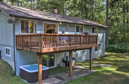 Anderson Island Casa | Hot Tub and Fireplace Peaceful Anderson Island Home