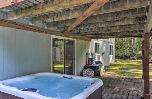 Anderson Island Casa | Hot Tub and Fireplace Peaceful Anderson Island Home