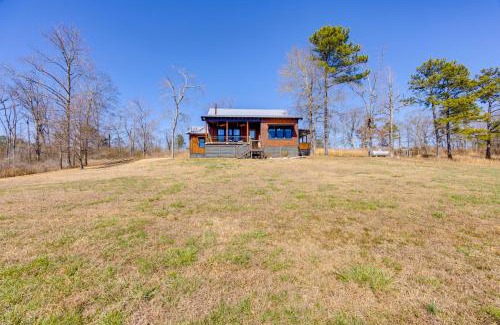 Altoona Casa | Hot Tub and Grill Mtn-View Altoona Cabin