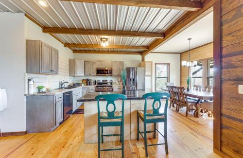 Altoona Casa | Hot Tub and Grill Mtn-View Altoona Cabin