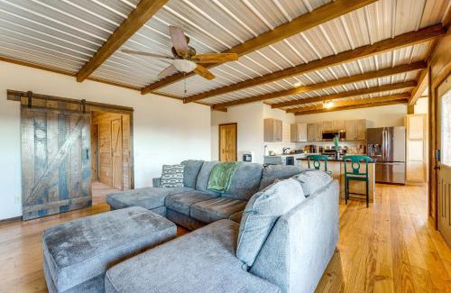 Altoona Casa | Hot Tub and Grill Mtn-View Altoona Cabin