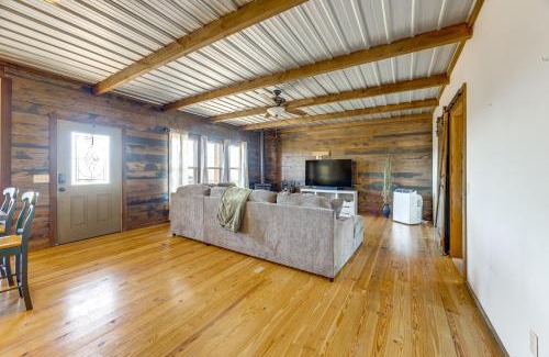 Altoona Casa | Hot Tub and Grill Mtn-View Altoona Cabin