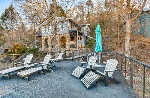Lake Lure Casa | Hot Tub and Mtn Views! Rumbling Bald Resort Cabin