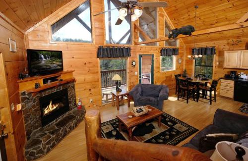 Caton Casa | Hot tub and pool table- perfect 2 BR log cabin!