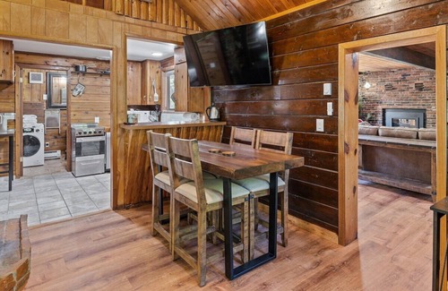 Cle Elum Cabina | Hot Tub and Private Cabins, Free Kayaks and EV Charger