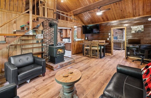 Cle Elum Cabina | Hot Tub and Private Cabins, Free Kayaks and EV Charger