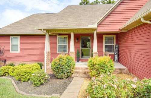 Cookeville Casa | Hot Tub and Scenic Deck! Spacious Cookeville Retreat