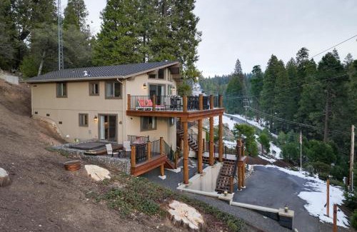 Twain Harte Casa | Hot Tub and Scenic Views Luxury Twain Harte Cabin!