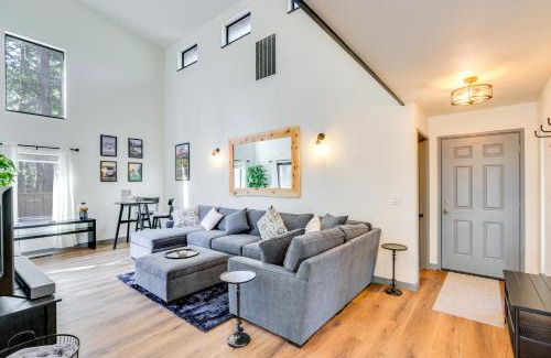 Deer Park Casa | Hot Tub and SHARC Passes Renovated Sunriver Retreat