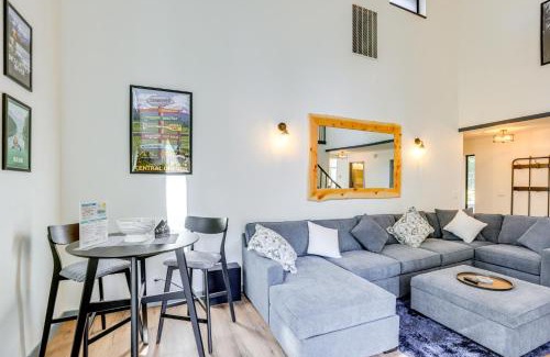 Deer Park Casa | Hot Tub and SHARC Passes Renovated Sunriver Retreat