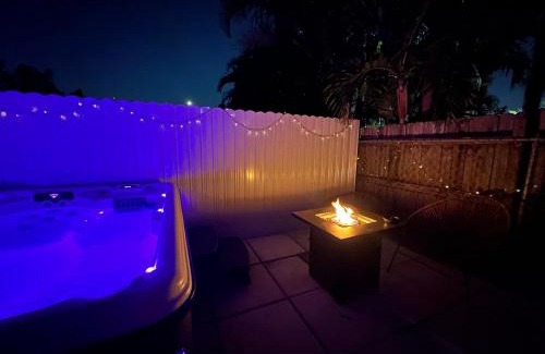 Liberty City Apartamento | HOT TUB and Washer & Dryer in Unit