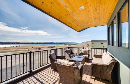 Kittitas County Casa | Hot Tub and Water Views High-End Vantage Retreat