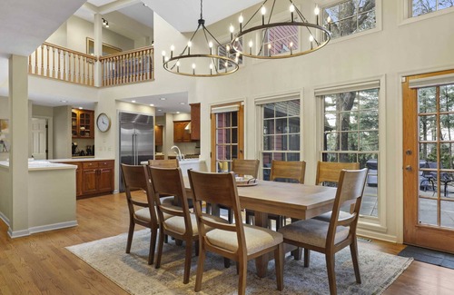 Rockford Casa | HOT TUB - Arcade Room - Theater - Gym - Sauna