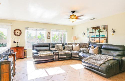 Indio Casa | Hot Tub, Bar and Outdoor Kitchen Chic Indio Retreat