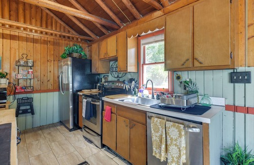 Chesapeake Ranch Estates-Drum Point Casa | Hot Tub + Beach Access: Lakefront Getaway in Lusby