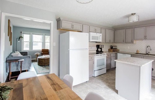 Fayetteville Casa | HOT TUB|Bedroom TVs|GAME ROOM|Refurbished