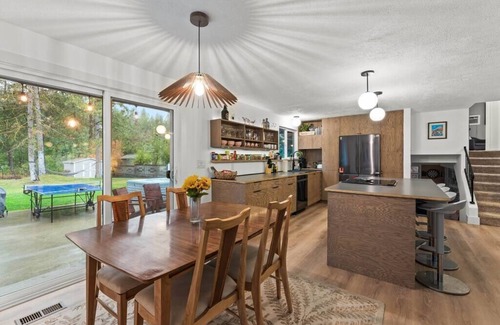 Spokane Casa | Hot Tub | Blackstone | Fire Pit | Ping Pong |River