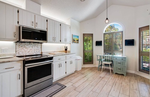 Gulf Breeze Cabaña | *Waterfront *10 min to Pensacola Beach *Pool *Fish