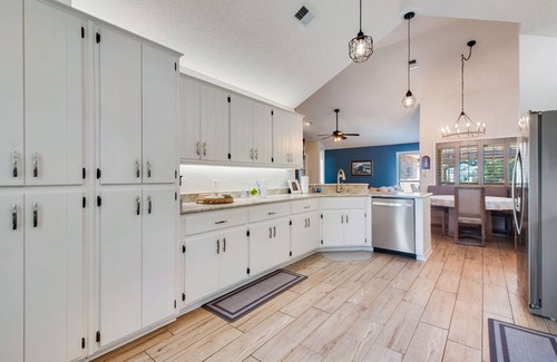 Gulf Breeze Cabaña | *Waterfront *10 min to Pensacola Beach *Pool *Fish