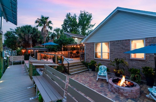 Gulf Breeze Cabaña | *Waterfront *10 min to Pensacola Beach *Pool *Fish