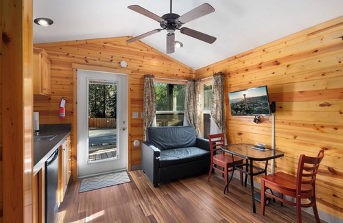 Union Cabina | Hot Tub Cabin #13