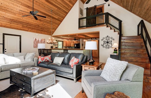 Asheville Cabina | Hot Tub Cabin🏡 Pet-Friendly + Biltmore Pass | 10min to Asheville