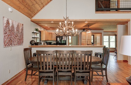 Asheville Cabina | Hot Tub Cabin🏡 Pet-Friendly + Biltmore Pass | 10min to Asheville
