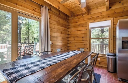 Flagstaff Cabina | Spacious Cozy Cabin Retreat on 5-Acres with HotTub!