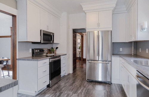 Roosevelt Casa | *HOT TUB* Character home minutes to downtown Fargo & NDSU!