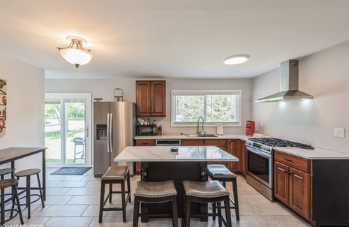 Michigan City Casa | HOT TUB/CLOSE TO DUNES