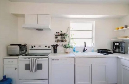 Gulf Gate Estates Casa | Hot Tub Cottage Minutes from Siesta Beach