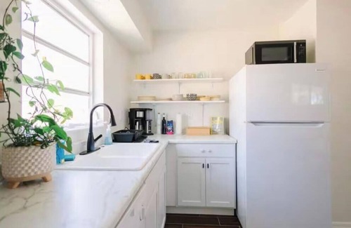 Gulf Gate Estates Casa | Hot Tub Cottage Minutes from Siesta Beach