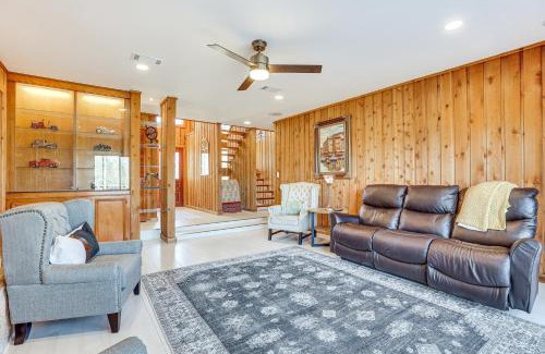 Brookshire Casa | Hot Tub, Deck and Grill Brookshire Gem Near Venues
