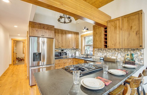 Cle Elum Cabina | Hot Tub, Deck & Game Room: Cle Elum Cabin!