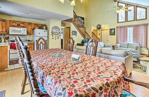 Pocono Mountain Lake Cabaña | Hot Tub + Deck: Pet-friendly Poconos Getaway!