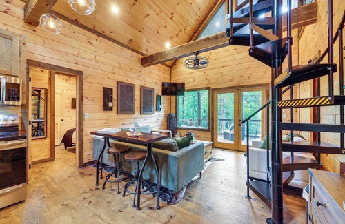 McCaysville Cabina | Hot Tub & Deck: Riverfront McCaysville Cabin!