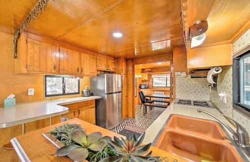 Payson Cabaña | Hot Tub & Deck: Waterfront Escape in Payson!