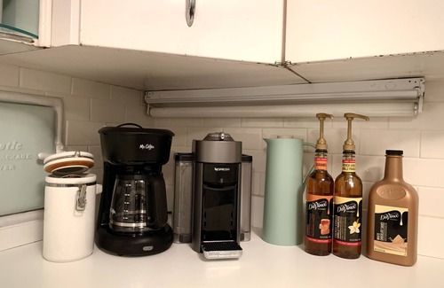 South Bend Casa | HOT TUB | Decked Out Oasis | Nespresso Coffee Bar
