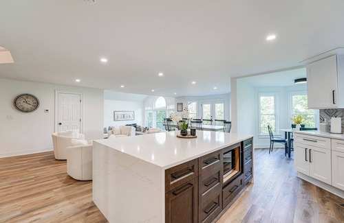 Jasper Casa | Hot Tub, Decks & 2 Kitchens: Mtn-View Jasper Gem!