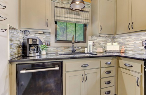 Dial Casa | Hot Tub Downtime, Fireside Sips, S'mores Galore & Nearby Activities - River Cottage of Blue Ridge
