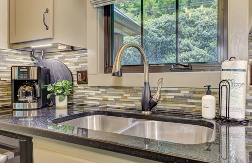 Dial Casa | Hot Tub Downtime, Fireside Sips, S'mores Galore & Nearby Activities - River Cottage of Blue Ridge