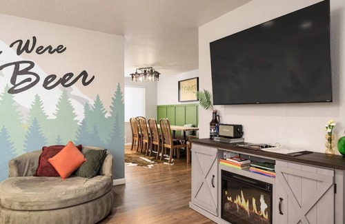 South Westminster Casa | Hot Tub, Entertainers Lounge, 6 bedrooms - Denver's Beer Inspired BnB