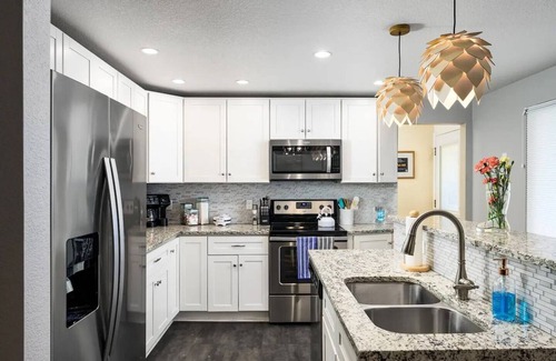 South Westminster Casa | Hot Tub, Entertainers Lounge, 6 bedrooms - Denver's Beer Inspired BnB