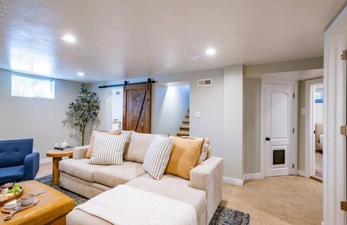 East Millcreek Casa | Hot Tub - Family Room - BBQ