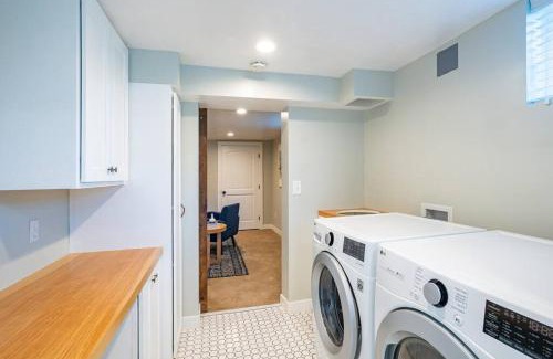 East Millcreek Casa | Hot Tub - Family Room - BBQ