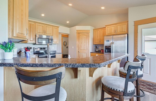 Fargo Casa | Hot Tub & Fenced Yard: Spacious Fargo Home!