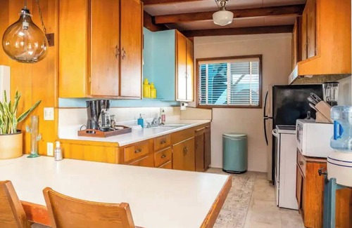Wonder Valley Casa | Hot Tub | Fire Pit | Relaxing Day Bed |Dogs Ok