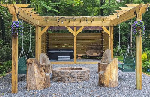 Ruby Casa | Hot Tub, Fire Pit and Patio A-Frame Stafford Cabin