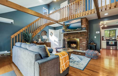 Long Pond Cabina | Hot Tub, Fire Pit & Barrel Sauna: Poconos Abode