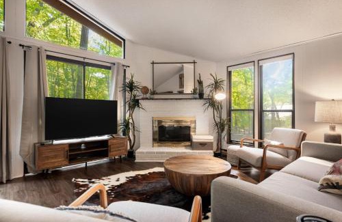 The Woods Chalet De Esquí | Hot Tub Fire Pit Deck Grill w Resort Amenities